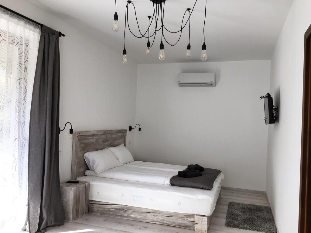 Hotel A Ház Miskolc Esterno foto