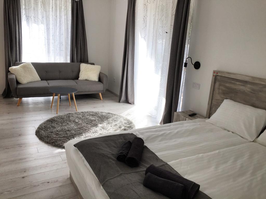 Hotel A Ház Miskolc Esterno foto