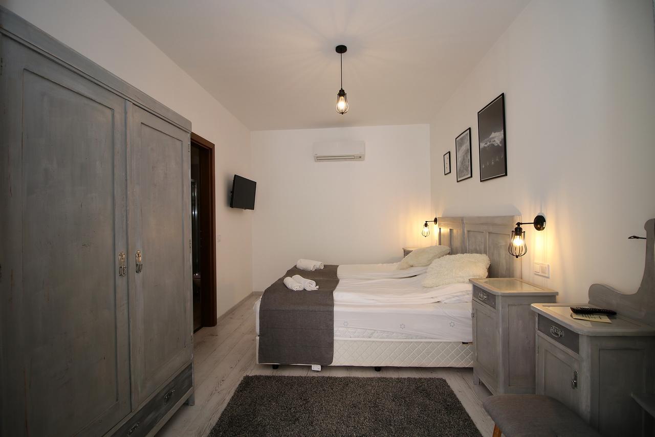 Hotel A Ház Miskolc Esterno foto