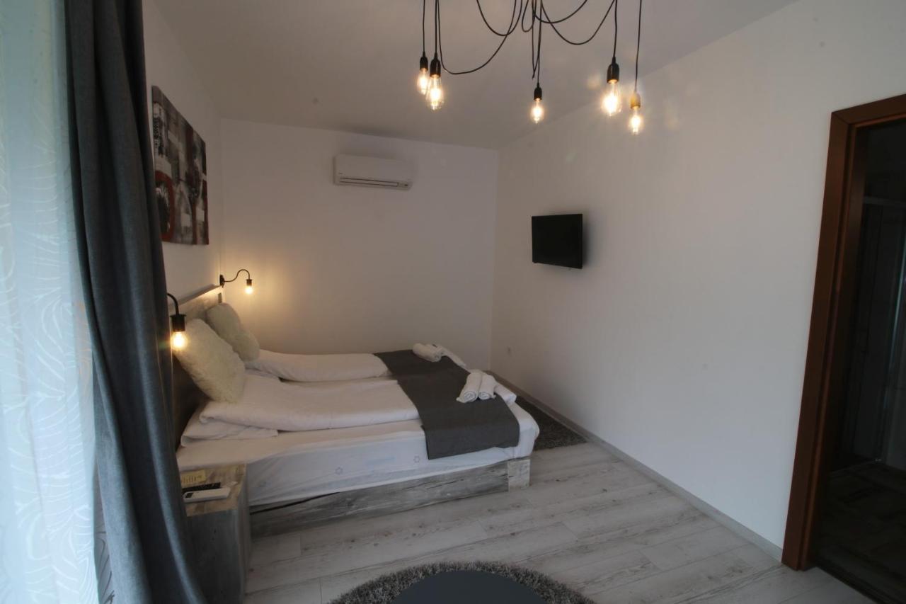 Hotel A Ház Miskolc Esterno foto